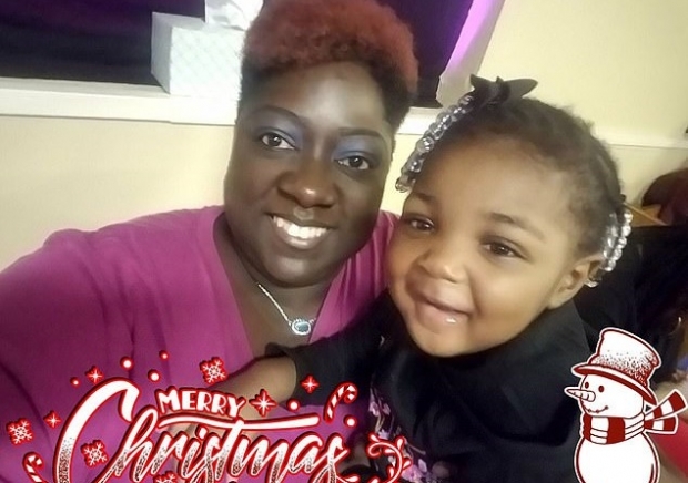 레나트라와 그녀의 23개월짜리 딸 켄린의 모습.