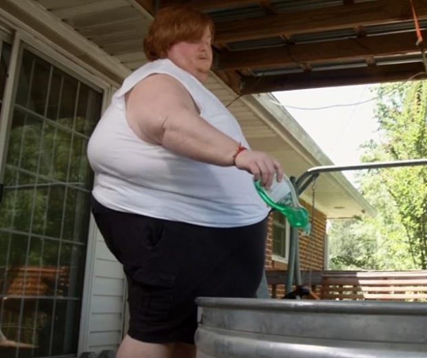 미국 조지아주에 사는 34세 남성 케이시 킹은 초고도비만에도 불구하고 치료와 개선의 의지가 전혀 없어 주위를 안타깝게 하고 있다
