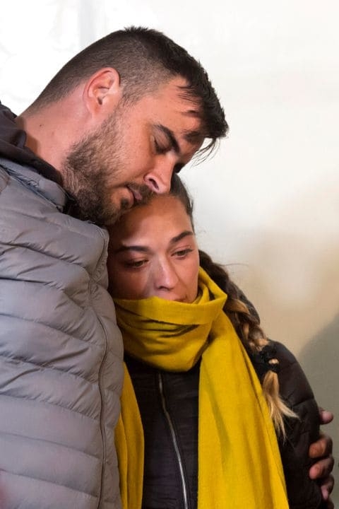 슬픔에 빠진 훌렌의 부모(사진=EPA)