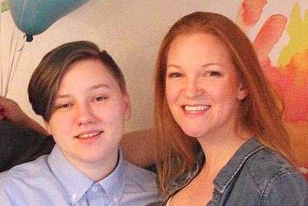 딸에서 아들로 변신한 아드리안(왼쪽)과 그의 어머니 헤더(오른쪽)