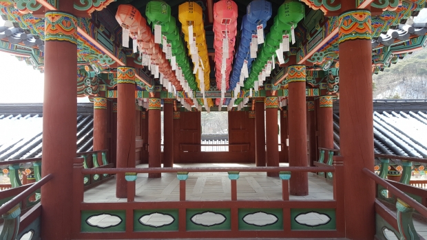 청평사는 소양호 기슭에 위치하고 있어 풍광이 빼어나다