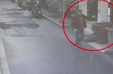 오 씨는 해당 현금 뭉치와 쓰레기를 착각, 실수로 거금을 쓰레기통에 버리고 돌아선 것으로 알려졌다.