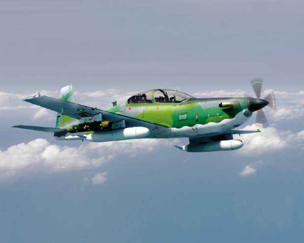 KA-1은 KT-1과 달리 기체 외부에 무장 및 증가연료탱크를 장착 할 수 있으며 공대지 임무를 위해 무장 제어 장치와 개량된 항공전자장비를 탑재한다 (사진=KAI)