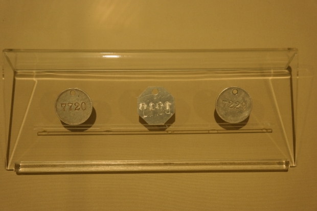 하와이 한인 노동자들이 사용한 동전 모양의 목걸이 번호표 신분증. 방고라고 불렀다