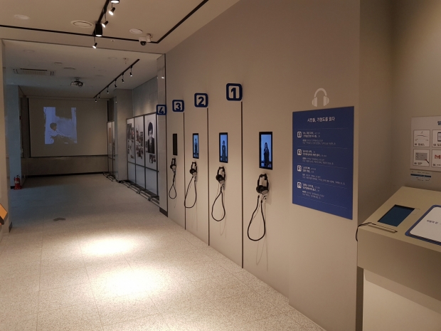 문학관 내에는 기형도 작품들을 직접 들을 수 있는 오디오 시설들도 잘 갖추어져 있다