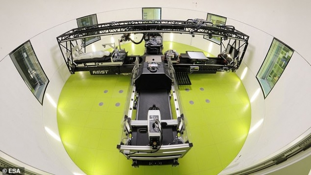 사람 4명을 동시에 회전할 수 있는 원심기의 모습.(사진=ESA)