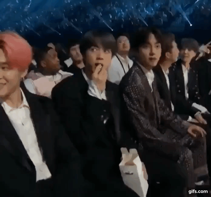 지난 1일(현지시간) 미국 라스베이거스에서 열린 2019 빌보드 뮤직 어워드에 참여한 BTS가 팝콘을 먹는 모습이 중계 카메라에 포착됐다