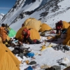 ‘세계서 가장 높은 쓰레기장’…에베레스트, 쓰레기와 대소변 몸살