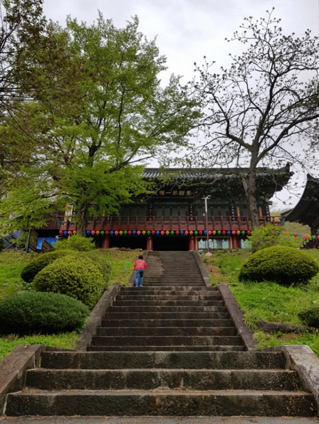 칠불사는 1948년 전소된 사찰을 1978년부터 복원 중수하여 지금에 이르렀다.