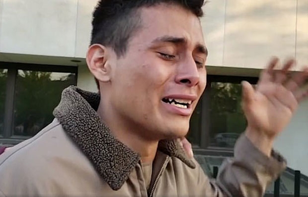 로페즈의 남편 이오바니 로페즈는 아내의 시신이 안치된 영안실 밖에서 만난 취재진과 이야기를 나누며 오열했다