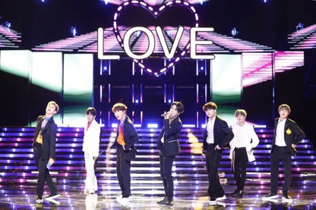 NBC 보컬 오디션 프로그램 ‘더 보이스’ 시즌 파이널에 출연해 무대를 꾸민 방탄소년단