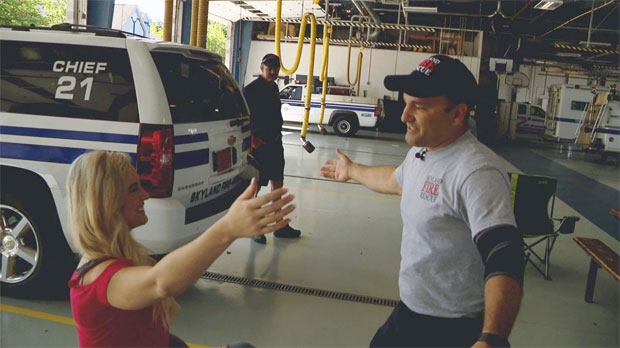 현지언론은 델프가 사고 15년 만에 노스캐롤라이나 애슈빌의 스카이랜드 소방구조대를 방문했다고 보도했다/사진=abc뉴스 홈페이지