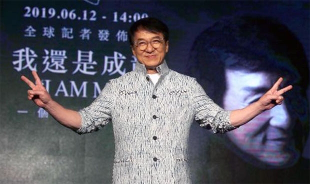 홍콩 출신 액션배우 성룡(청룽, 成龍)이 전 세계가 주목한 최근 홍콩 시위에 대해 “아는 바가 없다”고 말했다