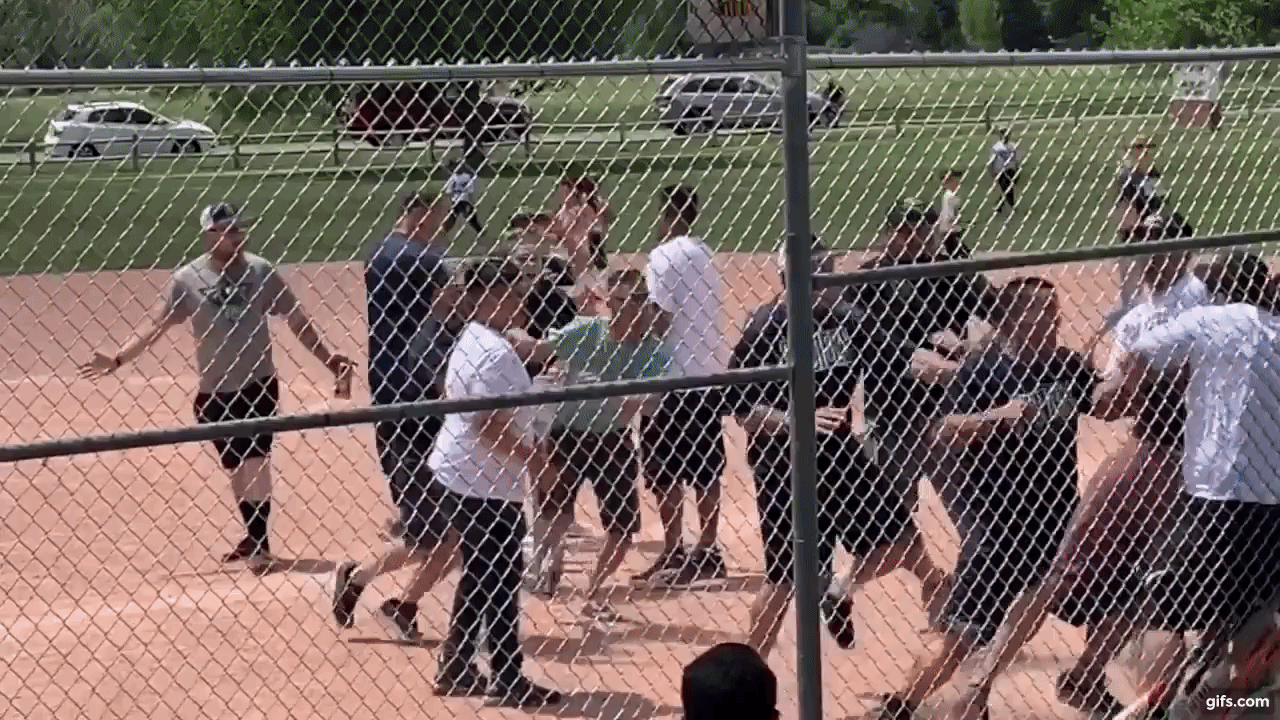 이날 난투극으로 한 명의 중상자 외에도 많은 사람이 다친 것으로 전해졌다사진=레이크우드 경찰