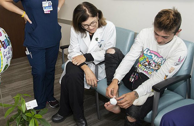 억세게 운 좋은 사나이 프루이트는 그러나 발가락 부상 외에 다른 큰 부상도 없을뿐더러 죽었다가 다시 살아나 다시 일터로 돌아갔다.