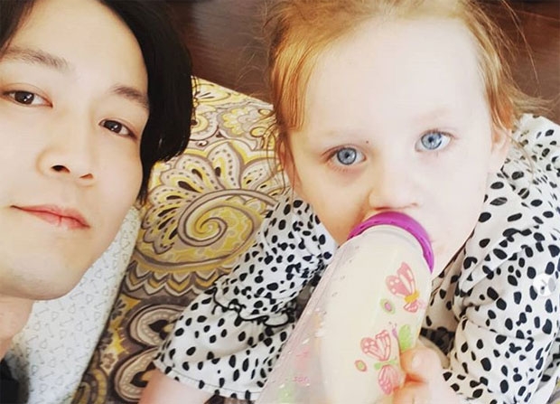 싱글맘인 클렉에게는 3살 된 딸 드라실라가 있었다/사진=이지훈씨 인스타그램(@jihoonlee90dv)