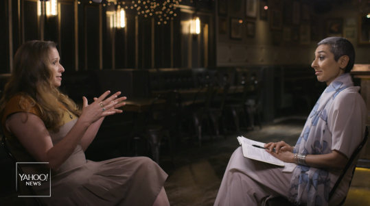 디즈니 가문 상속녀 애비게일 디즈니는 야후 파이낸스와의 인터뷰에서 신분을 숨긴 채 디즈니랜드를 방문했을 때 종업원들이 힘들어하는 모습을 보고 분노했다고 밝혔다.(사진=야후뉴스 캡처)