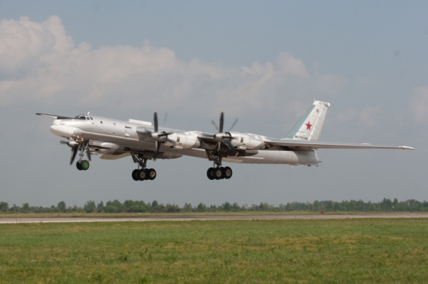 Tu-95 전략폭격기는 최대 시속 830㎞로 비행할 수 있으며 항속거리는 공중급유를 하지 않아도 15,000㎞에 달한다 (사진=러시아 공군) Tu-95 전략폭격기는 최대 시속 830㎞로 비행할 수 있으며 항속거리는 공중급유를 하지 않아도 15,000㎞에 달한다 (사진=러시아 공군)