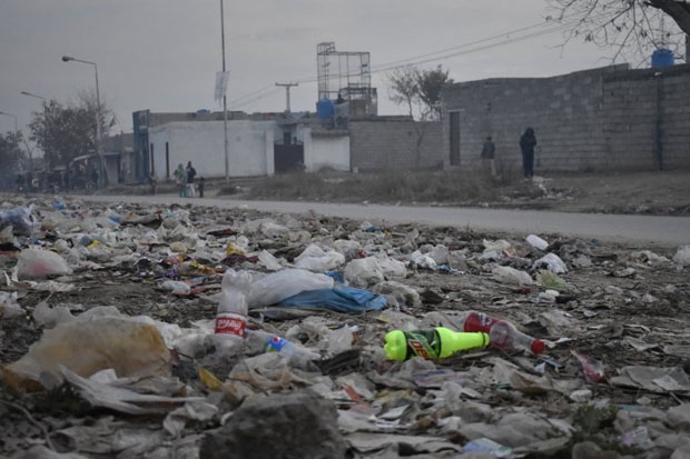 메트로는 전 세계에서 1분마다 페트병 100만개가 팔려나가며 이 중 대부분이 생수라고 밝히면서, 플라스틱 쓰레기 문제에 대한 관심을 촉구했다./사진=티어펀드