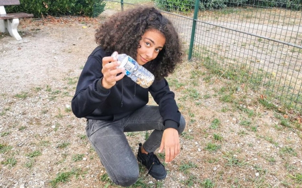 담배꽁초 수거 캠페인을 시작한 아멜 탈하