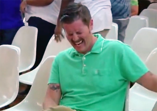 이른바 ‘녹색셔츠의 사나이’가 스타덤에 올랐다. 지난 6일(현지시간) 미국 애리조나주 투손시의회 회의장. 이날 시의회는 투손시를 애리조나주 최초의 ‘이민자 보호도시’(Sanctuary City)로 지정하는 법안에 대한 입법 절차를 진행했다.