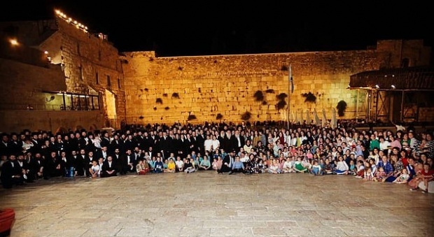 끔찍한 대학살에서 살아남아 약 400명의 자손과 104번째 생일을 맞이한 홀로코스트 생존자(사진 위 왼쪽)