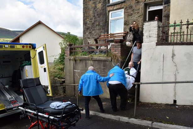 이날 할아버지가 이 단체가 마련한 구급차에 실려 요양원까지 가는 데 걸린 시간은 고작 10분이었다.(사진=웨일스온라인)