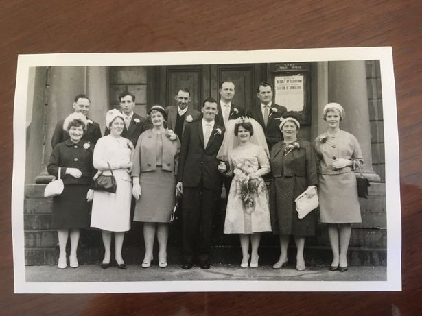 할아버지와 할머니는 20대 시절 2년간 열애 끝에 1962년 9월 결혼했다.(사진=데이비드 올리버 제공)