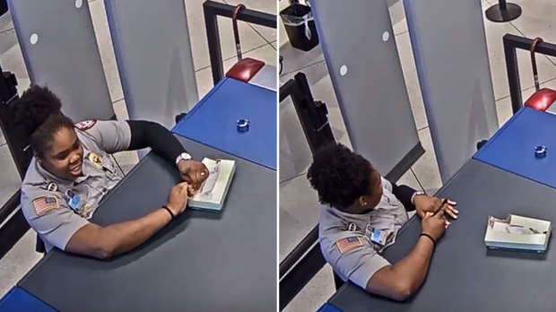 공항 보안 검색대 직원은 그 후에도 또 다른 쪽지에 뭔가를 쓰는 모습이 보안 카메라에 고스란히 담겼다.