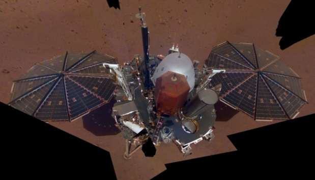 지난해 12월 공개된 인사이트의 첫번째 셀카. 사진=NASA/JPL-Caltech