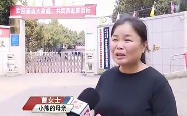 샤오 슝의 어머니는 “아들의 상황을 종합적으로 고려해 전체 회의에서 퇴학을 결정했다는 학교의 통보문을 받았다”라고 밝혔다./사진=창사TV