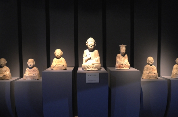 박물관 2층에는 광주 전남 지역 옛 절터 등에서 옮겨온 수준높은 불교 문화 소장품 등도 많이 전시되어 있다