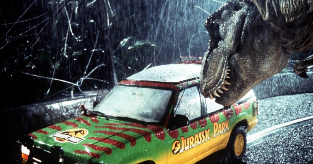 티렉스는 이번 연구를 통해 영화 ‘쥬라기 공원’에서처럼 자동차를 깨물어서 찌그러뜨릴 수 있다는 분석도 나왔다.(사진=유니버셜 픽처스)