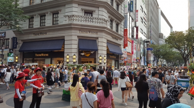 [윤기자의 콕 찍어주는 그곳] 구보씨, 오늘도 명동을 거닌다 - 서울 명동(明洞) 거리