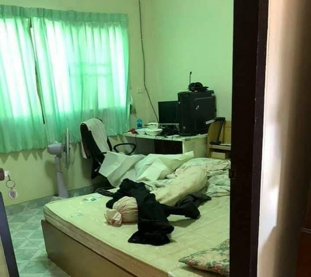 사고가 발생한 직후 소년의 방 모습. 컴퓨터 앞에서 밤새 게임을 즐긴 흔적이 역력하다