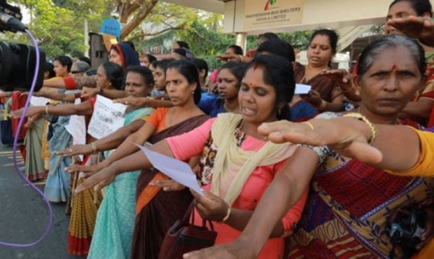 1월 1일 인도 남부 케랄라 주에서 종교 양성평등을 요구하며 인간띠 시위를 벌인 여성들.