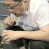 비행기서 쓰러진 노인 살리려 입으로 소변 받아낸 中 의사
