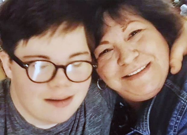 생전 제이크의 어머니 진 매닝과 제이크의 모습./사진=고펀드미