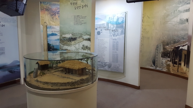김병연의 생가 및 삶의 흔적을 복원하여 관람객들에게 전시하고 있다.