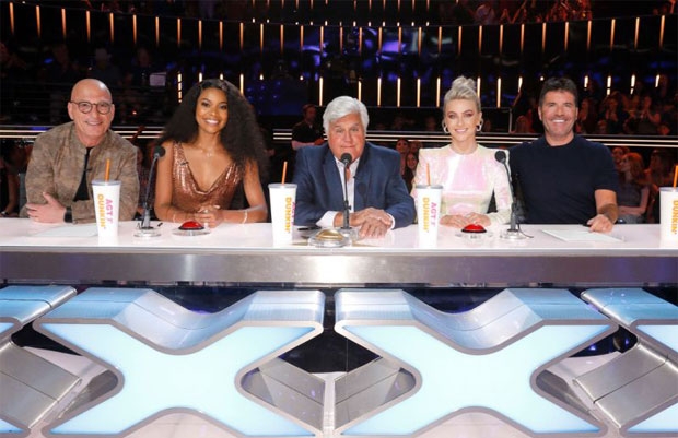 ‘아메리카 갓 탤런트’ 시즌 14의 심사위원단. 왼쪽부터 코미디언 하위 맨델, 영화배우 가브리엘 유니온, NBC 간판 MC 제이 레노, 영화배우 줄리안 허프, 음반기획자 사이먼 코웰./사진=아메리카 갓 탤런트