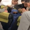 “나는 테러범, 비행기 폭파하겠다” 난동에 팔 걷어붙인 승객들