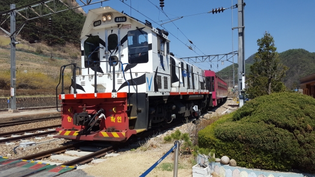 분천 산타마을은 자동차가 아니라 기차로 타고 와야 제대로 된 여행 기분을 느낄 수 있다.