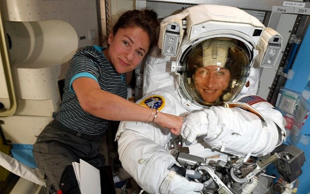 크리스티나 코크(오른쪽)과 제시카 메이어의 모습. 사진=NASA