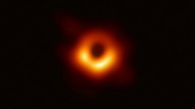 사건지평선망원경(EHT·Event Horizon Telescope) 연구진이 세계 최초로 포착한 블랙홀의 실제 모습. 사진=AFP·연합뉴스