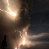 필리핀 ‘화산 번개’ 포착…잿빛 하늘 향해 번쩍이는 삼지창