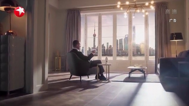 영국 엘리자베스 2세 여왕의 손자 피터 필립스가 중국에서 촬영한 우유 광고 캡쳐