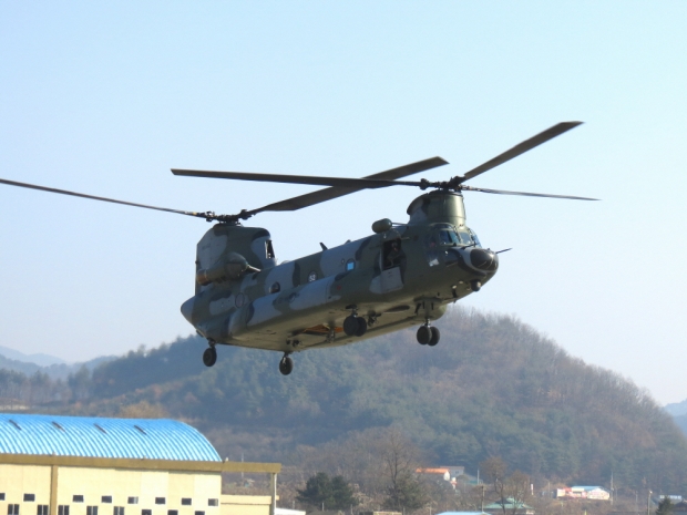 군은 애초 계획했던 28대 치누크 성능 개량안을 줄여 17대만 하는 방안을 확정했다. (사진=김대영) 