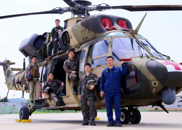 육군 항공작전사령부 의무후송항공대는 전방지역 응급환자들의 수송은 물론 장비, 물자 공수와 민간인에 대해서도 긴급한 의무후송을 지원하고 있다 (사진=육군)