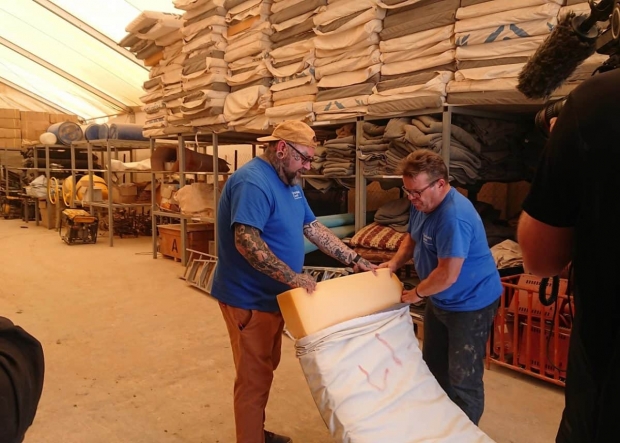 셰필드대 연구진은 버려진 매트리스 폼을 재활용하는 묘안을 제시했다.
