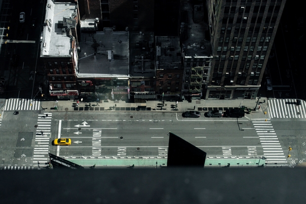 15일(현지시간) 미국 뉴욕주 뉴욕시 맨해튼 거리가 한산한 모습을 보이고 있다./사진=로이터 연합뉴스